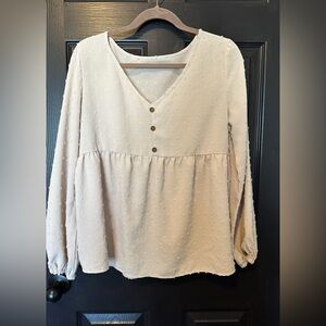 Crème colored textured long sleeve. Light weight!
